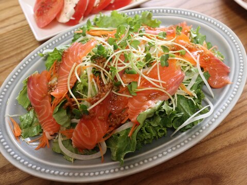 サーモンとレタスのサラダ